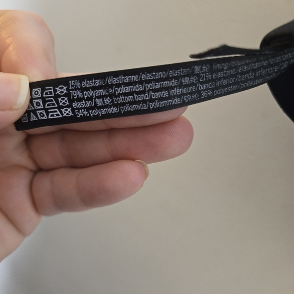 Victoria Secret Sport, sports bra size medium - Picture 6 of 7